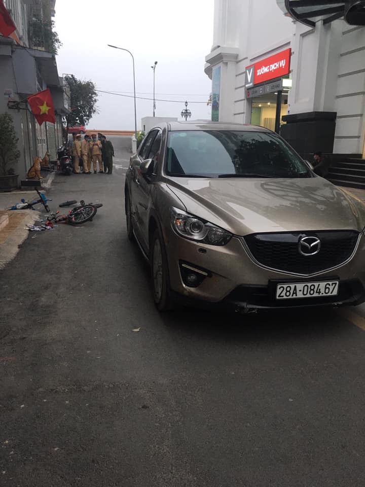 Chiếc ô tô Mazda CX-5 tại hiện trường vụ tai nạn Chiếc ô tô Mazda CX-5 tại hiện trường vụ tai nạn