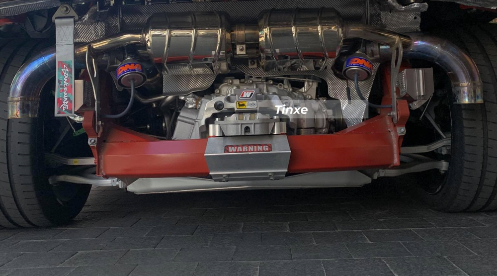 Siêu xe Audi R8 V10 Plus của Tống Đông Khuê đã được trang bị hệ thống ống xả độ đến từ thương hiệu Capristo. Siêu xe Audi R8 V10 Plus của Tống Đông Khuê đã được trang bị hệ thống ống xả độ đến từ thương hiệu Capristo.