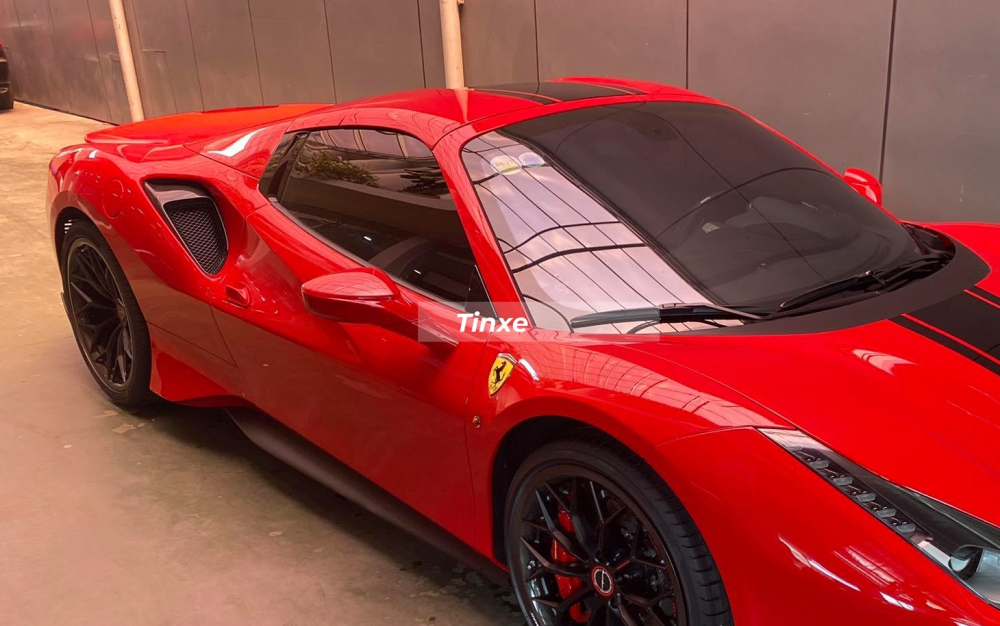 Ferrari 488 Pista Spider sở hữu mui xếp cứng