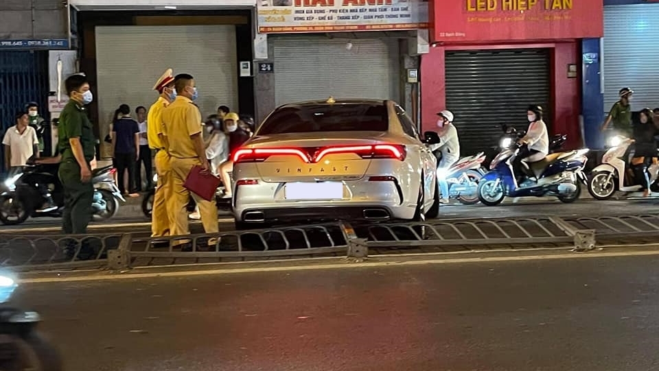 Hàng chục mét dải phân cách hư hỏng Hàng chục mét dải phân cách hư hỏng