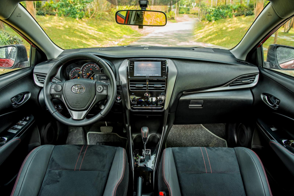 Nội thất của Toyota Vios 2021 không có gì thay đổi so với trước đây, riêng bản GR-S có thêm ghế thể thao bọc da. Nội thất của Toyota Vios 2021 không có gì thay đổi so với trước đây, riêng bản GR-S có thêm ghế thể thao bọc da.