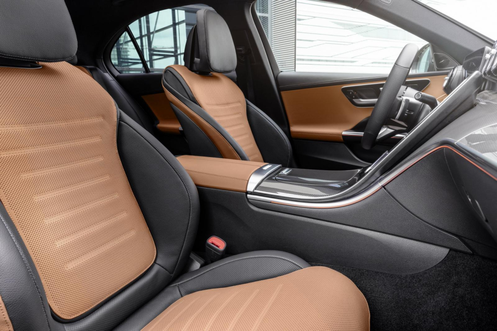 Nội thất của Mercedes-Benz C-Class 2022 rộng rãi hơn trước