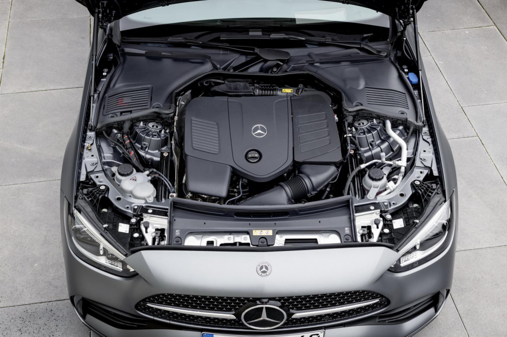 Toàn bộ các phiên bản của dòng Mercedes-Benz C-Class 2022 đều dùng hệ truyền động mild hybrid