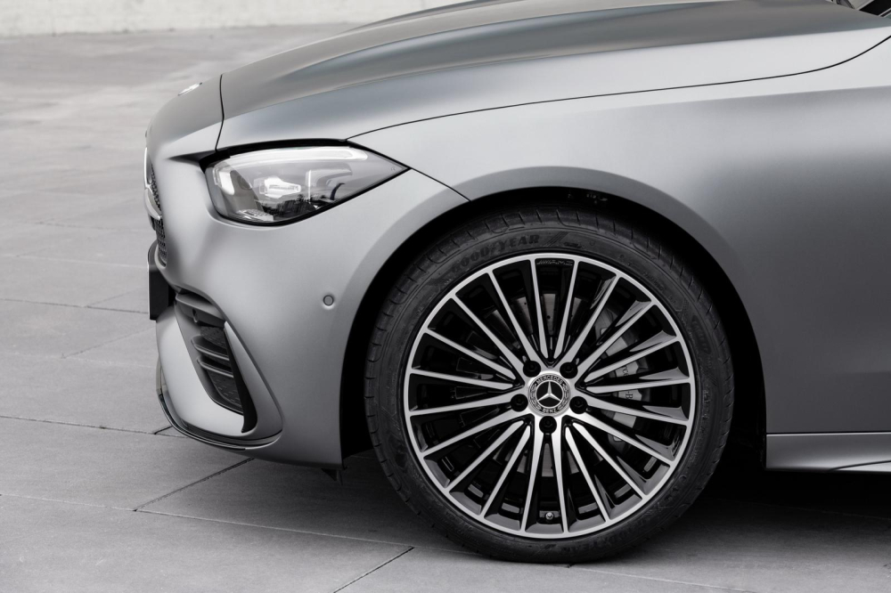 Mercedes-Benz C-Class 2022 dùng vành 17 - 19 inch