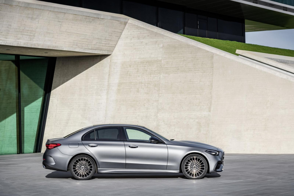 Mercedes-Benz C-Class 2022 có kích thước lớn hơn trước