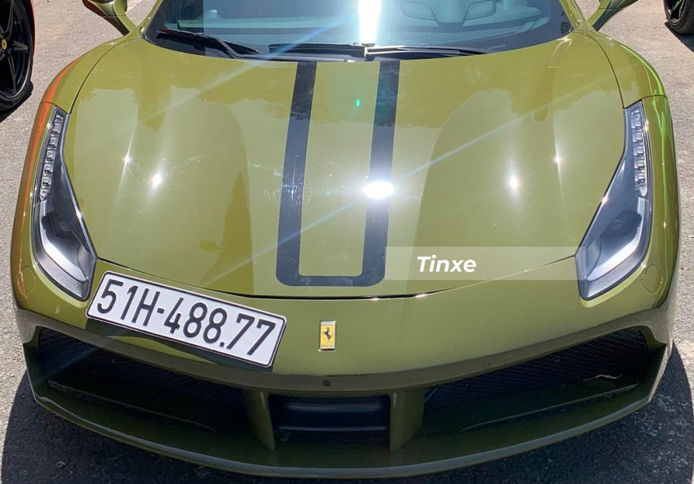 Phần đầu siêu xe Ferrari 488 GTB được thiết kế với 3 phần riêng biệt