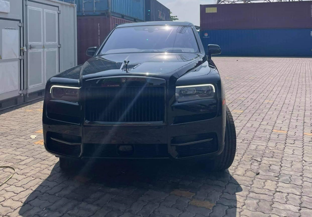 Diện mạo của Rolls-Royce Cullinan Black Badge mới về Việt Nam