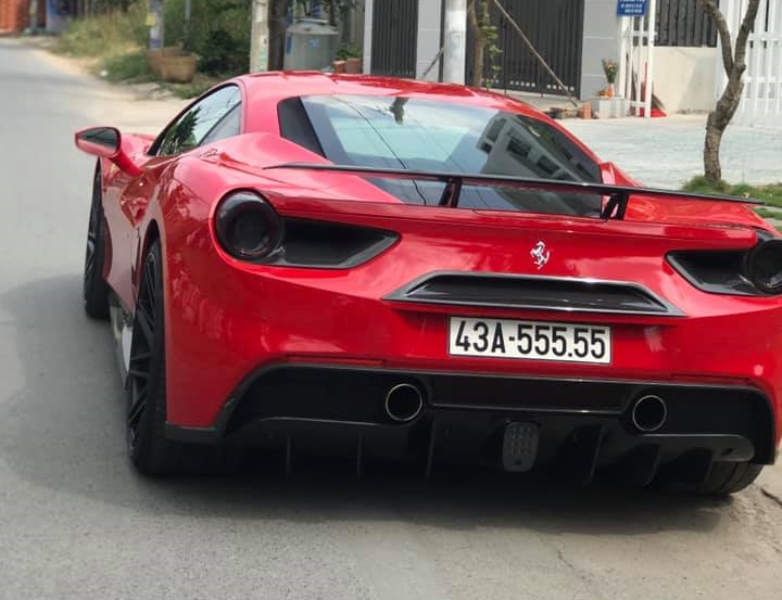 Siêu xe Ferrari 488 GTB Siêu xe Ferrari 488 GTB ngũ quý 5 vào Nam sau gần 5 năm định cư ở Đà Nẵng