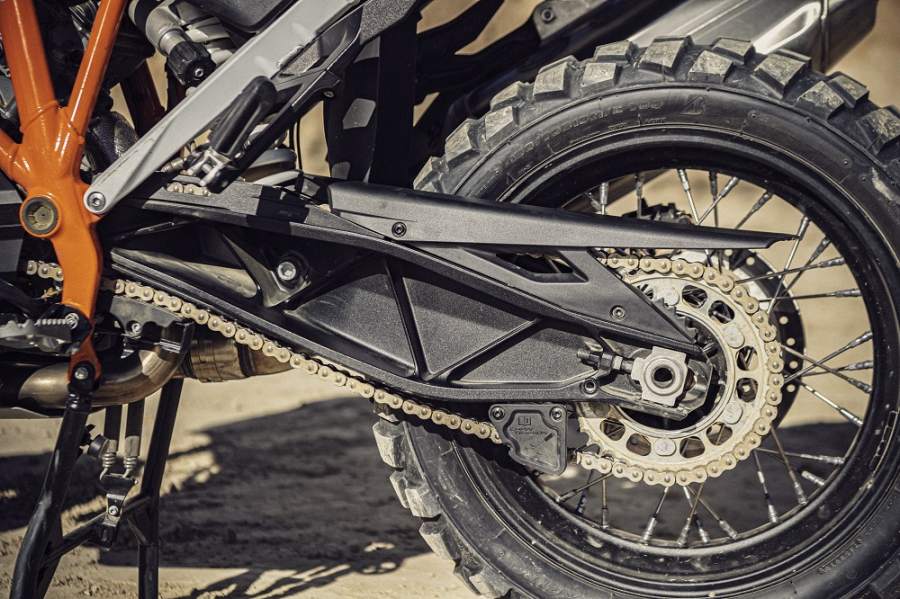 KTM 1290 Super Adventure R 2021 có giá bán khoảng gần 600 triệu đồng tại Châu Âu