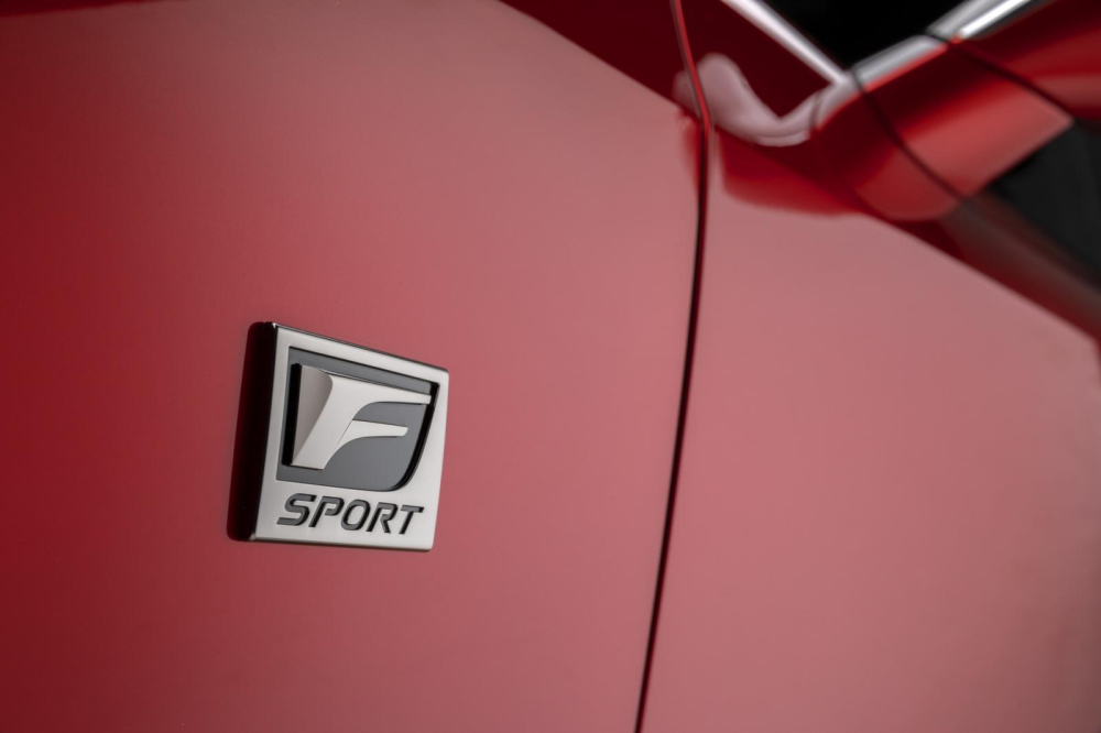 Tem chữ nổi của Lexus IS 500 F Sport Performance 2022 Tem chữ nổi của Lexus IS 500 F Sport Performance 2022