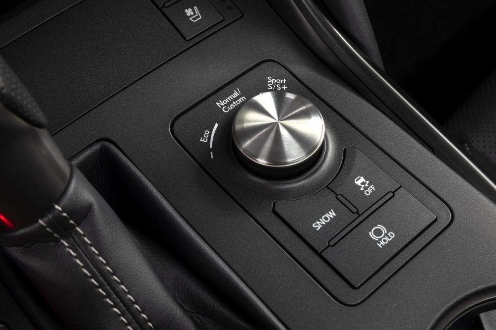 Lexus IS 500 F Sport Performance 2022 có phanh cỡ lớn hơn Lexus IS 500 F Sport Performance 2022 có phanh cỡ lớn hơn