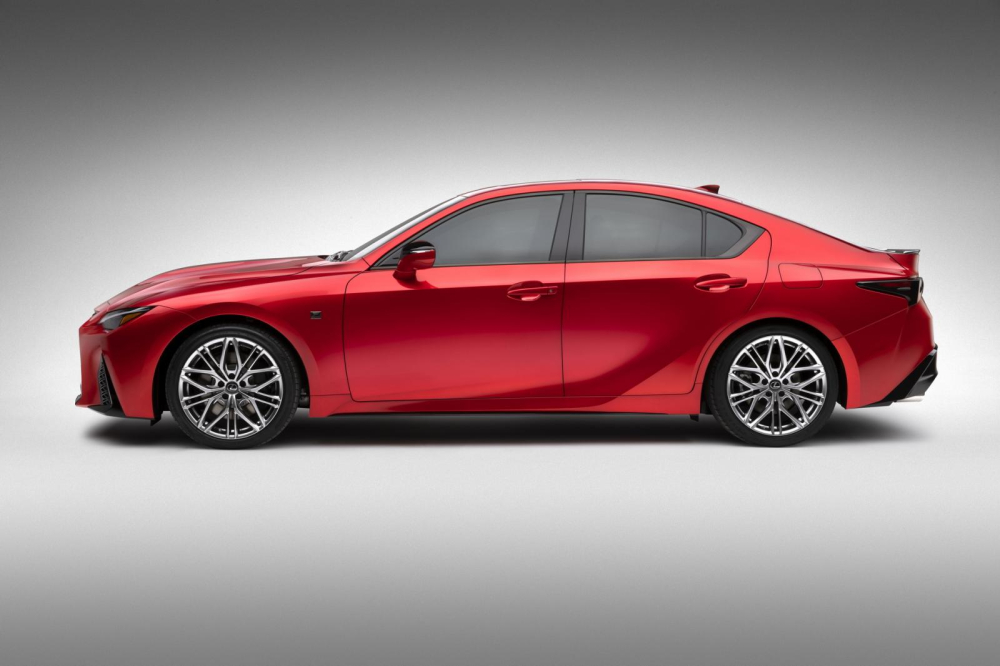 Lexus IS 500 F Sport Performance 2022 có chắn bùn kéo dài Lexus IS 500 F Sport Performance 2022 có chắn bùn kéo dài