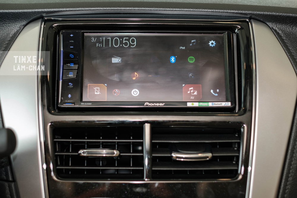 M&agrave;n h&igrave;nh giải tr&iacute; Pioneer tr&ecirc;n những chiếc Vios đời trước.