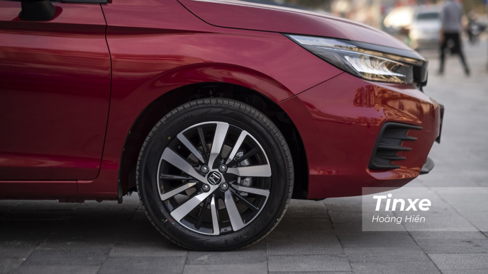 La-zăng của Honda City RS 2021 có kích cỡ 16 inch, đa chấu 2 tông màu.
