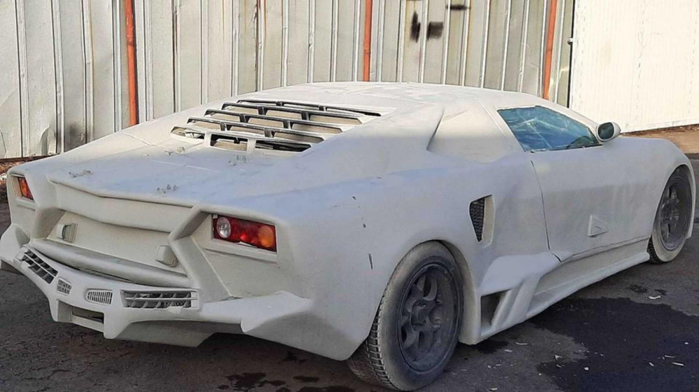 Phía sau của chiếc Lamborghini Reventon nhái Phía sau của chiếc Lamborghini Reventon nhái