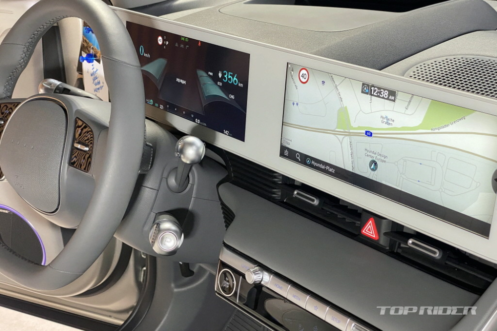 2 m&agrave;n h&igrave;nh 12 inch của Hyundai Ioniq 5