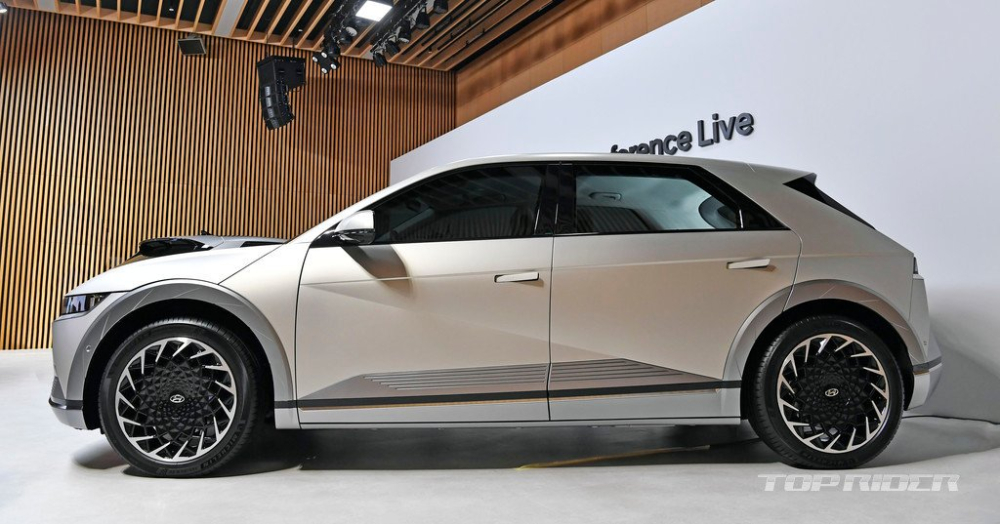 Hyundai Ioniq 5 thuộc ph&acirc;n kh&uacute;c crossover cỡ trung