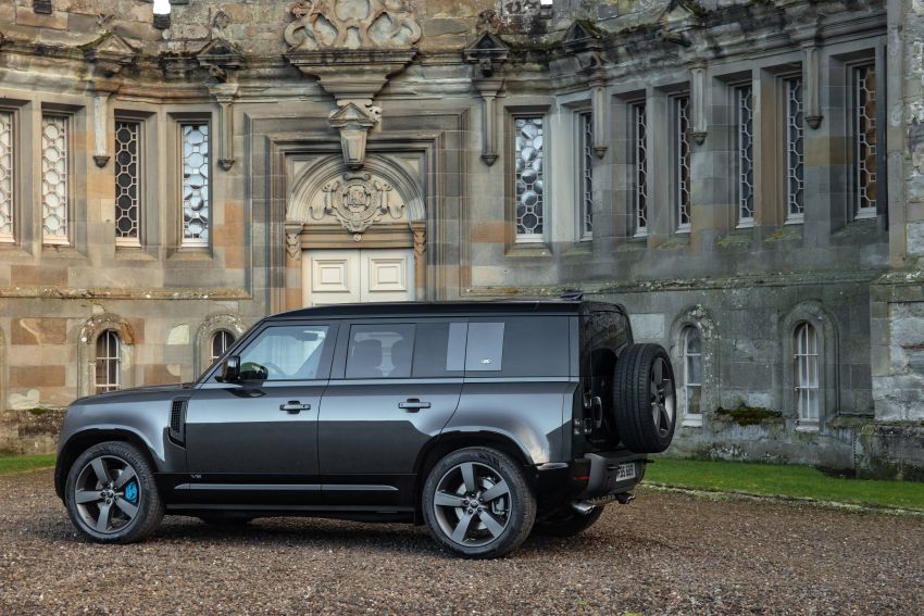Tương tự bản thường, Land Rover Defender V8 2022 cũng có khả năng off-road tốt Tương tự bản thường, Land Rover Defender V8 2022 cũng có khả năng off-road tốt