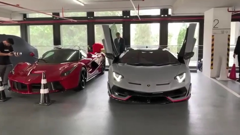 Ferrari LaFerrari cùng Lamborghini Aventador SVJ mui trần của đại gia Campuchia sinh sống ở Thái Lan