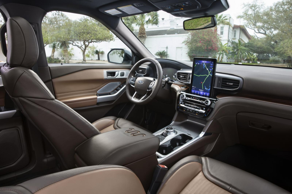 Bảng táp lô của Ford Explorer King Ranch 2021