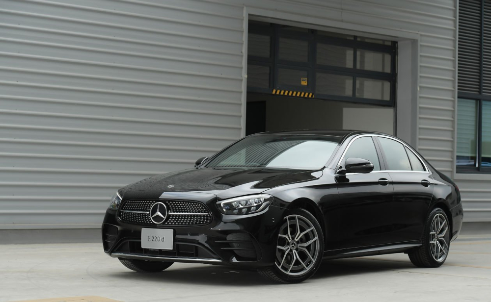 Mercedes-Benz E 220 d AMG Sport 2021 là bản máy dầu duy nhất của dòng E-Class mới tại Thái Lan