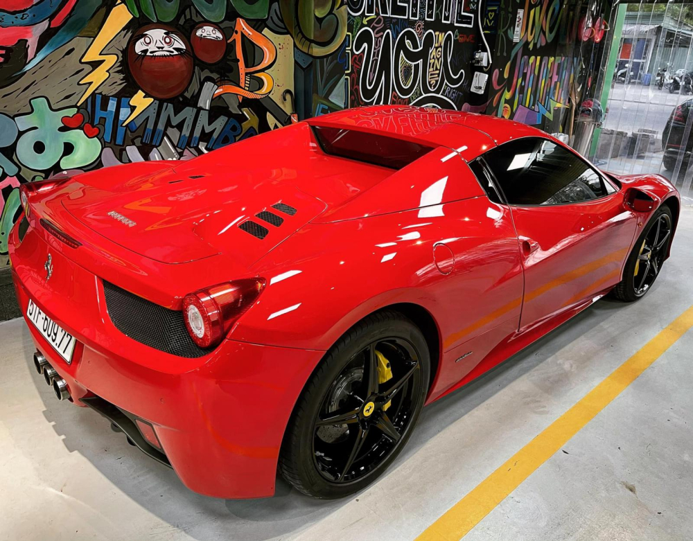 Siêu xe mui trần Ferrari 458 Spider sở hữu mui xếp cứng