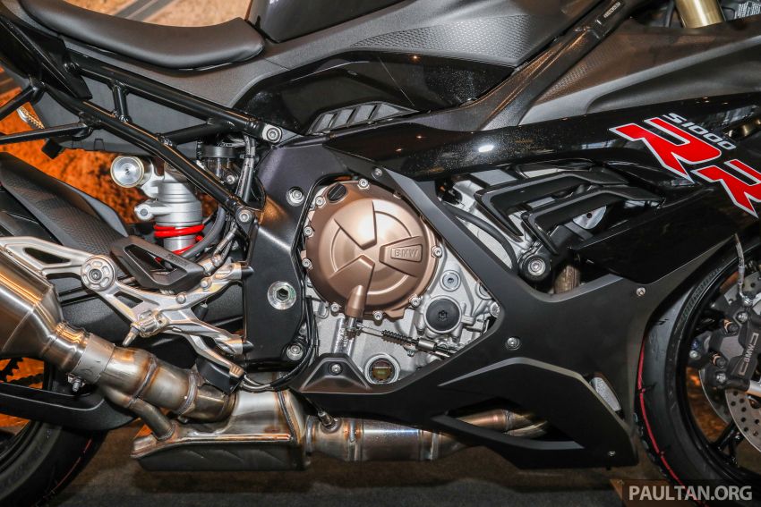 Khối động cơ mạnh mẽ của BMW S1000RR 2021 Khối động cơ mạnh mẽ của BMW S1000RR 2021