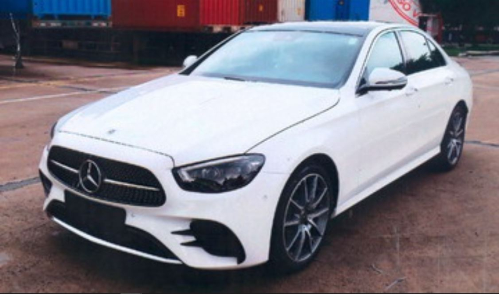 Hình ảnh thực tế của Mercedes-Benz E 300 AMG 2021 được Cục Đăng kiểm Việt Nam, xe tiếp tục được lắp ráp trong nước.
