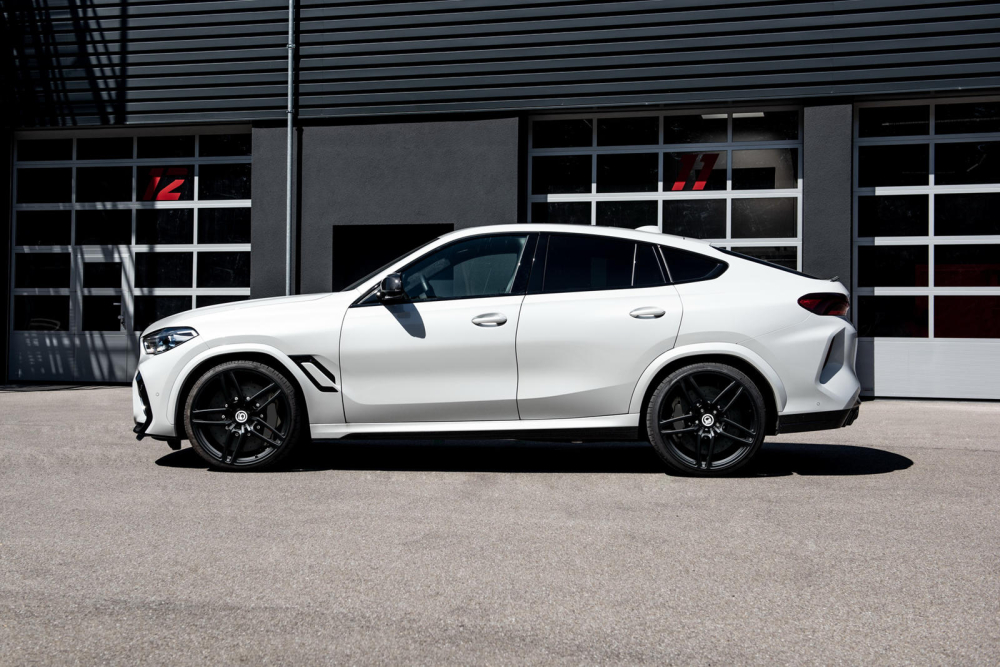 Phía bên sườn của chiếc BMW X6 M độ bởi G-Power