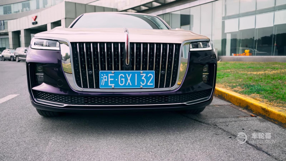 Cận cảnh đầu xe của Hồng Kỳ H9