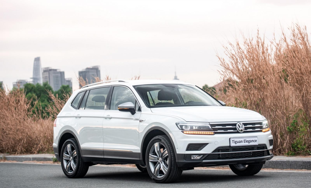 Volkswagen Tiguan Elegance được tặng kèm gói phụ kiện 100 triệu đồng trong tháng 3/2021.