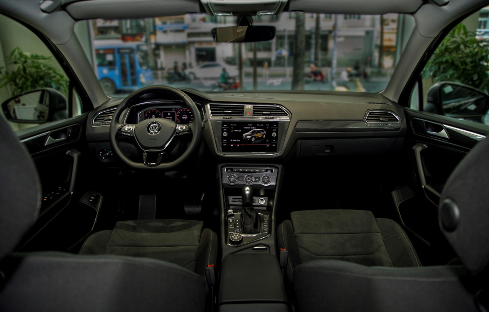 Nội thất của Volkswagen Tiguan Elegance.