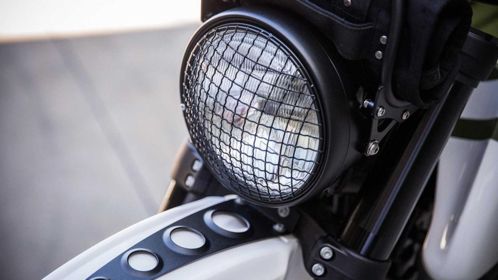 Đèn pha tròn đến từ Triumph trên bản độ