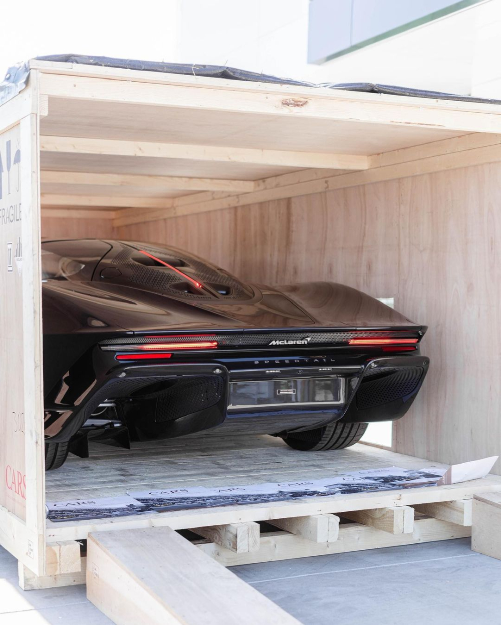 Chiếc McLaren Speedtail phiên bản Hermes được chuyển đến nhà ông Khoshbin