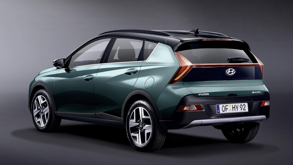 Hyundai Bayon 2021 c&oacute; những đường dập g&acirc;n sắc sảo v&agrave; g&oacute;c cạnh