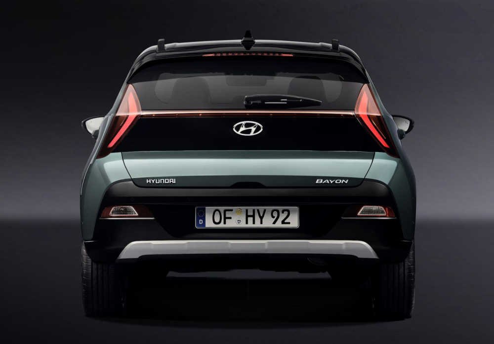 Hyundai Bayon 2021 nh&igrave;n từ ph&iacute;a sau
