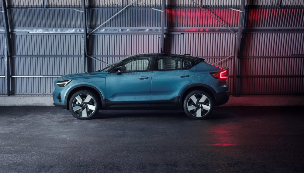 Volvo C40 Recharge 2021 nhìn từ bên sườn