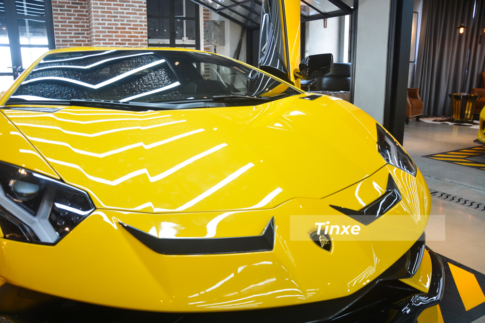 4 tấm ốp hốc gió trên đầu xe Lamborghini Aventador SVJ được thay bằng carbon 4 tấm ốp hốc gió trên đầu xe Lamborghini Aventador SVJ được thay bằng carbon