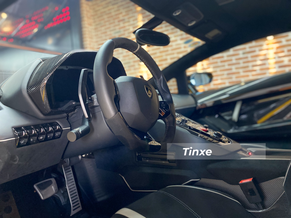Vô lăng của siêu xe Lamborghini Aventador SVJ Vô lăng của siêu xe Lamborghini Aventador SVJ