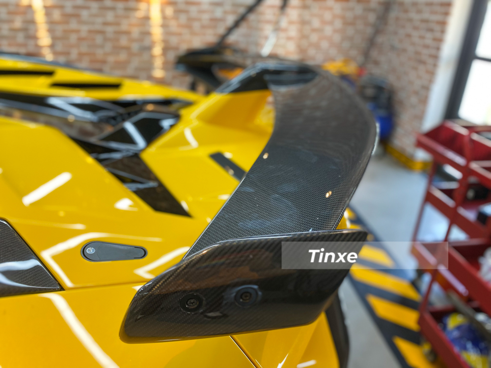 Cánh gió đuôi carbon siêu khổng lồ của Lamborghini Aventador SVJ có tích hợp công nghệ ALA 2.0 Cánh gió đuôi carbon siêu khổng lồ của Lamborghini Aventador SVJ có tích hợp công nghệ ALA 2.0