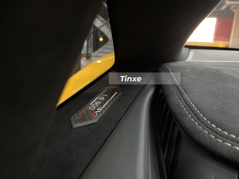 Logo 1di900 trên siêu xe Lamborghini Aventador SVJ Logo 1di900 trên siêu xe Lamborghini Aventador SVJ