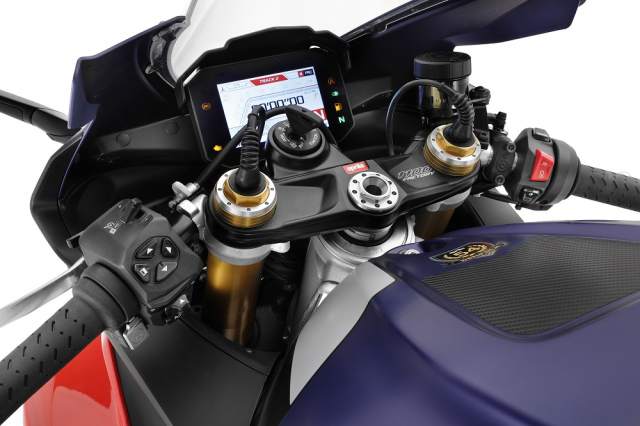 Aprilia RSV4 Factory được trang bị hệ thống treo điện tử Ohlins