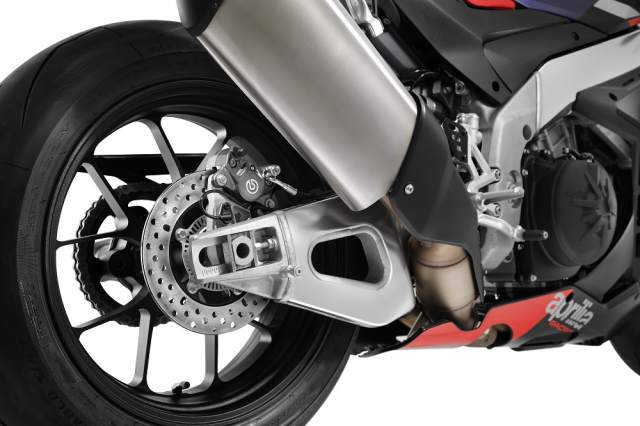 C&agrave;ng sau thiết kế theo phong c&aacute;ch MotoGP