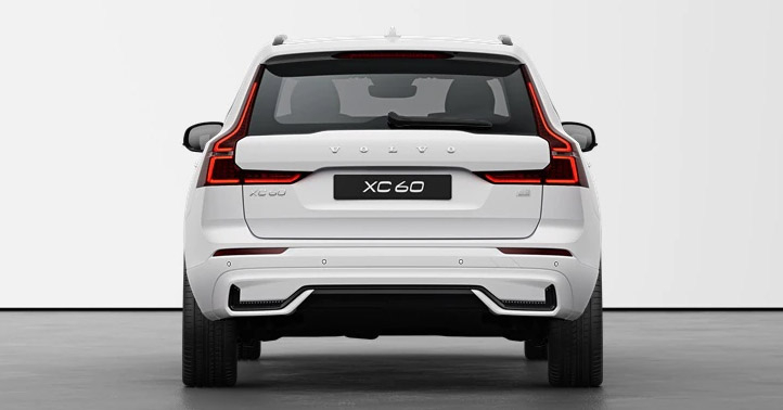 Volvo XC60 2021 bản R-Design có thiết kế cản sau hầm hố hơn