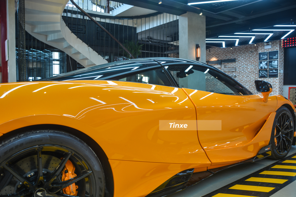 Thiết kế bên hông khác so với McLaren 720S