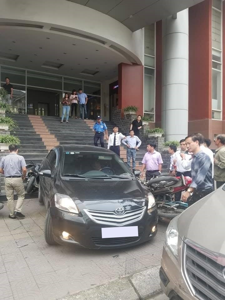 Nhầm chân ga với chân phanh luôn là điều ám ảnh với nhiều lái xe.