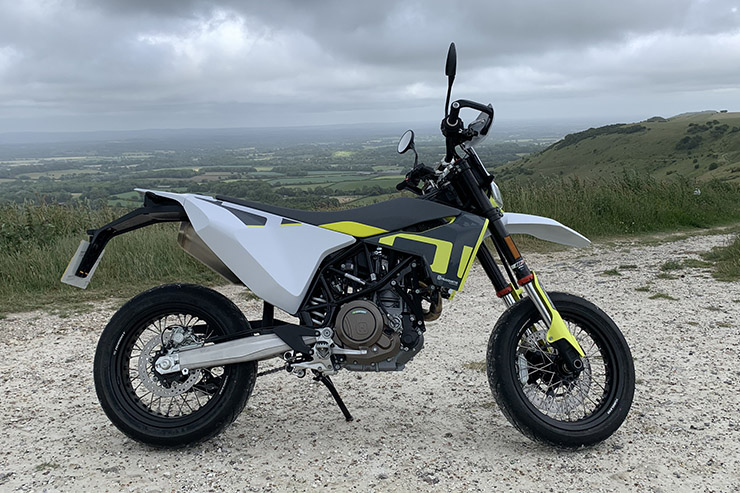Husqvarna 701 Supermoto được bán với giá 329 triệu đồng tại Châu Âu