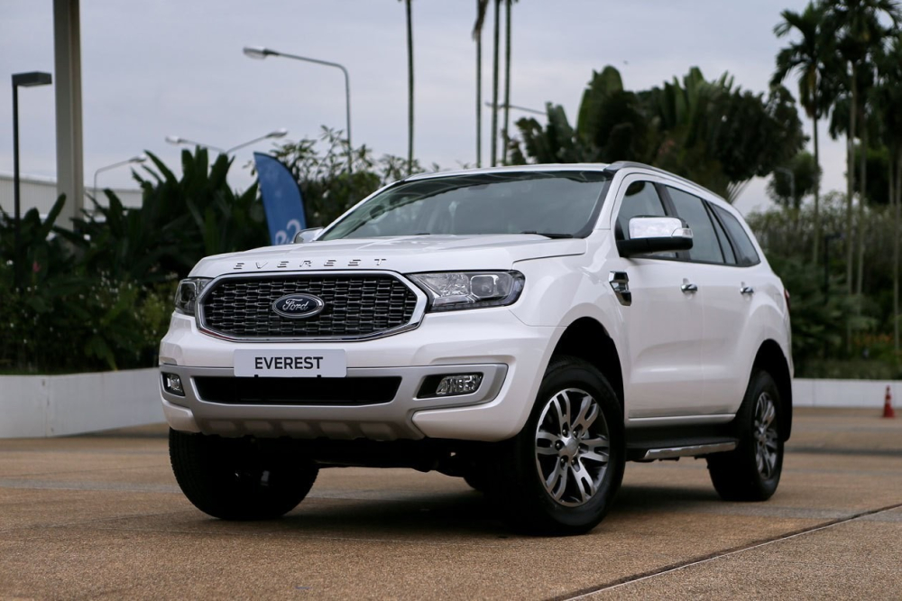 Vừa ra mắt bản mới, Ford Everest đ&atilde; nhanh ch&oacute;ng được đại l&yacute; xả h&agrave;ng với mức giảm l&ecirc;n tới 100 triệu đồng.