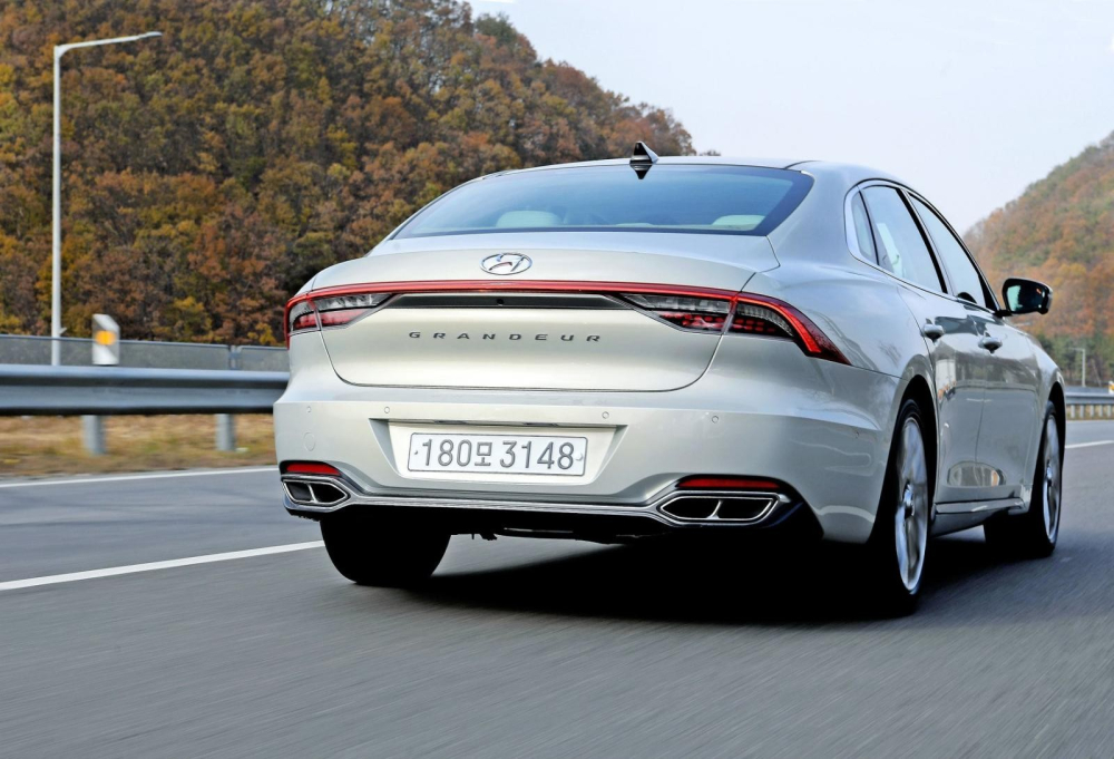 Dù chỉ là bản nâng cấp giữa vòng đời nhưng Hyundai Grandeur 2020 lại có thiết kế táo bạo hơn trước.