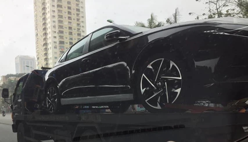 Xe được đưa về để phục vụ đại sứ quán.